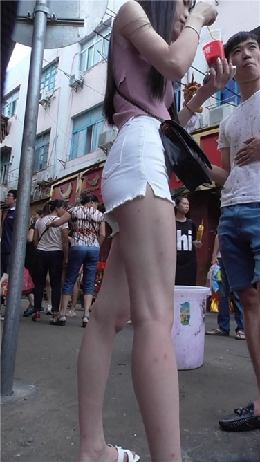 苗条白热裤MM [MP4/552MB]