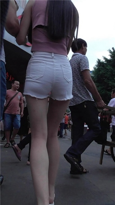 苗条白热裤MM [MP4/552MB]