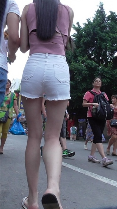 苗条白热裤MM [MP4/552MB]