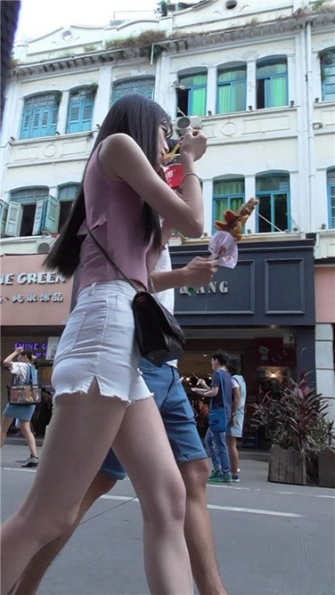 苗条白热裤MM [MP4/552MB]