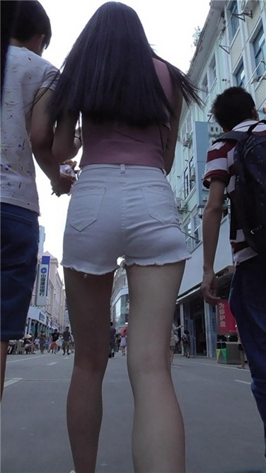 苗条白热裤MM [MP4/552MB]