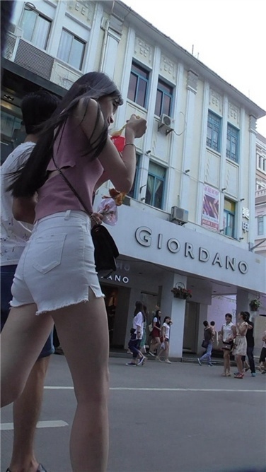 苗条白热裤MM [MP4/552MB]