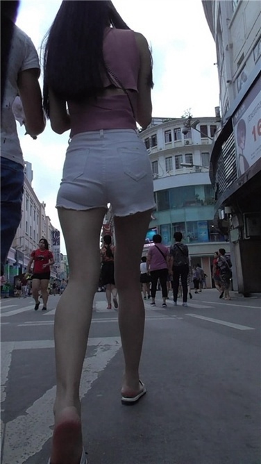 苗条白热裤MM [MP4/552MB]