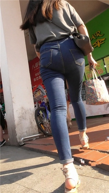 丰臀紧牛MM [MP4/1.95GB]