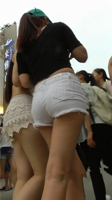 白热裤母女竞风sao[MP4/1.33GB]