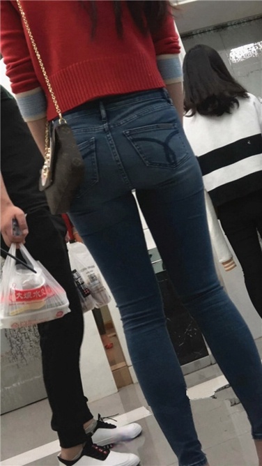 极品紧牛红高跟美女[MP4/1.8GB]