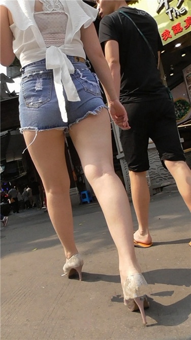 丰臀三角凸满足渴望 [MP4/623MB]