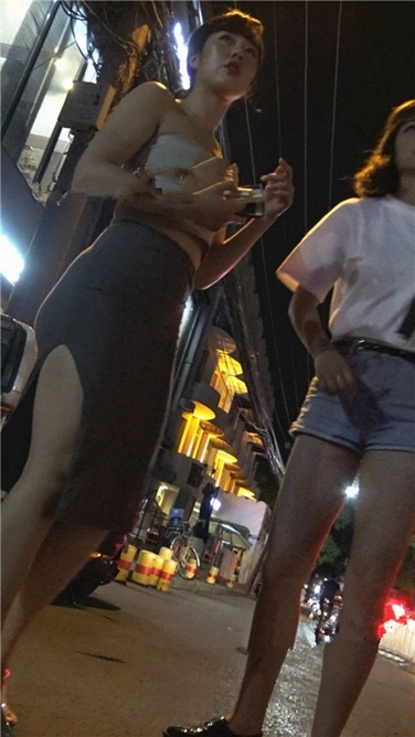 极品紧身贴身裙肉蛋美臀美眉[MP4/678MB