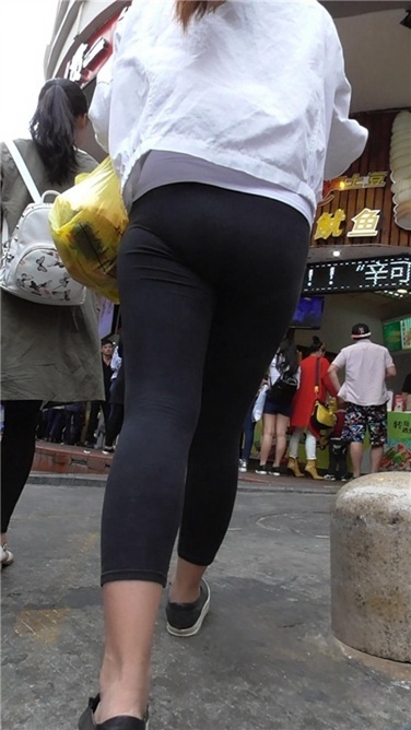 丰满妹子邪恶紧屯 [MP4/431MB]