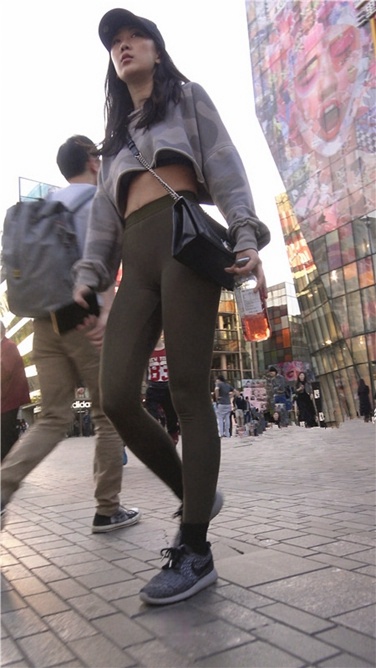 极品浅绿紧身瑜伽裤彰显美好身材[MP4/2GB]