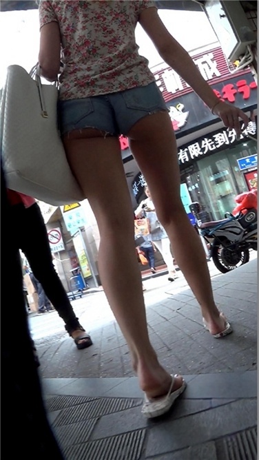 格外奔放，这MT月牙也是醉了[MP4/445MB]