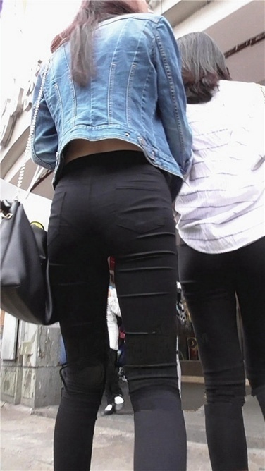 精致紧身黑裤MM [MP4/234MB]