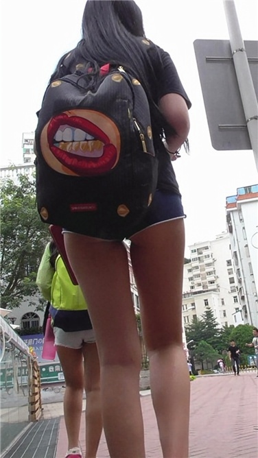 美少女的长腿月牙[MP4/855MB]