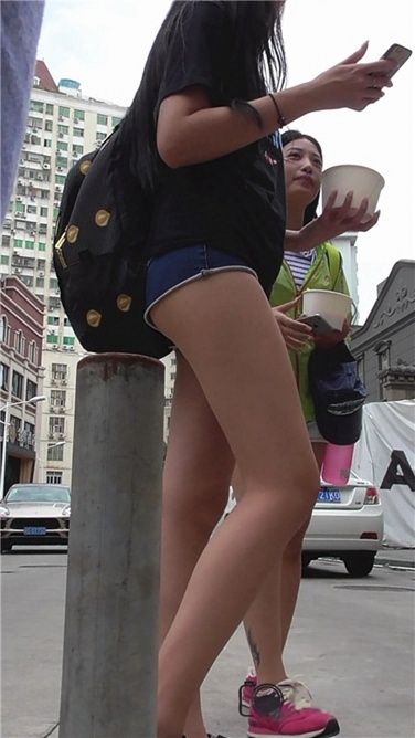 美少女的长腿月牙[MP4/855MB]