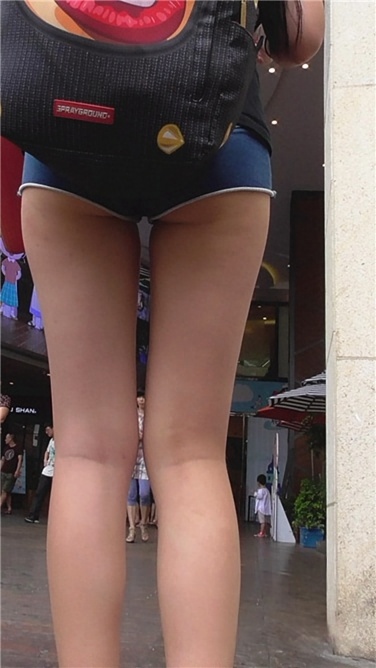 美少女的长腿月牙[MP4/855MB]