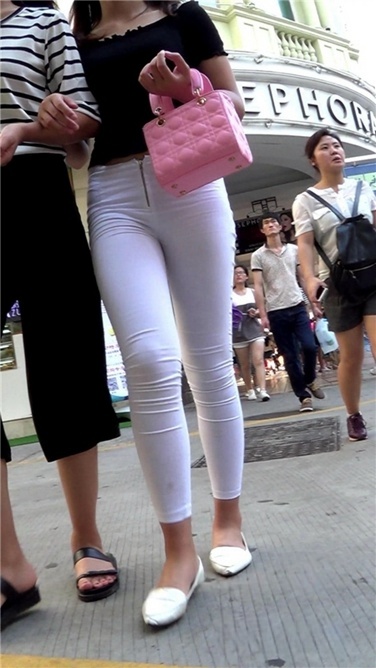 长腿丰满，白裤紧身[MP4/1.2GB]