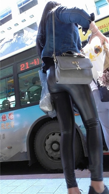 极品皮裤美女 [MP4/460MB]