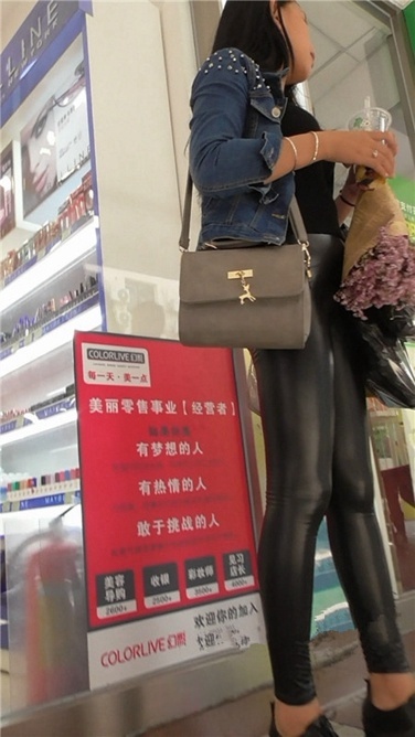 极品皮裤美女 [MP4/460MB]