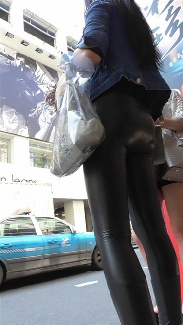 极品皮裤美女 [MP4/460MB]