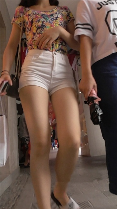 白热裤MM [MP4/423MB]