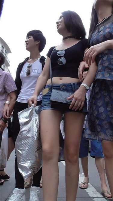 难度街拍极品MM [MP4/392MB]