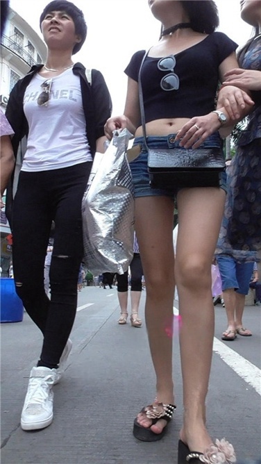 难度街拍极品MM [MP4/392MB]