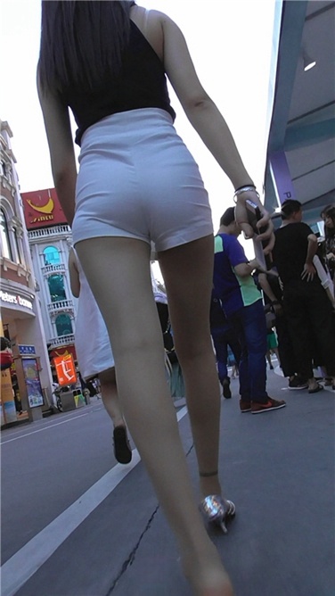 极品白热裤MM [MP4/1.3GB]