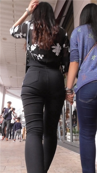 宽臀黑裤 [MP4/487MB]