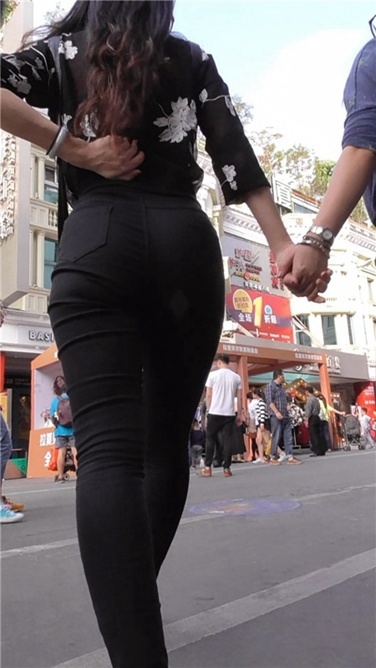 宽臀黑裤 [MP4/487MB]