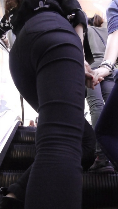 宽臀黑裤 [MP4/487MB]