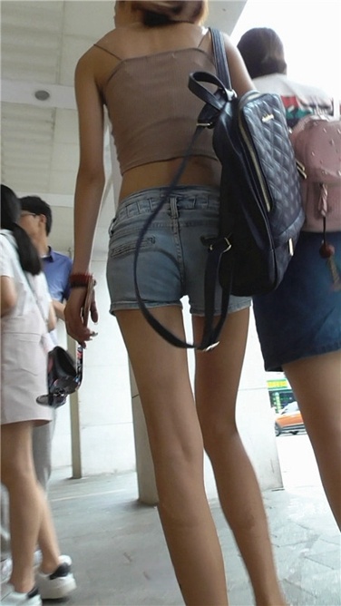 很苗条很风sao[MP4/240MB]