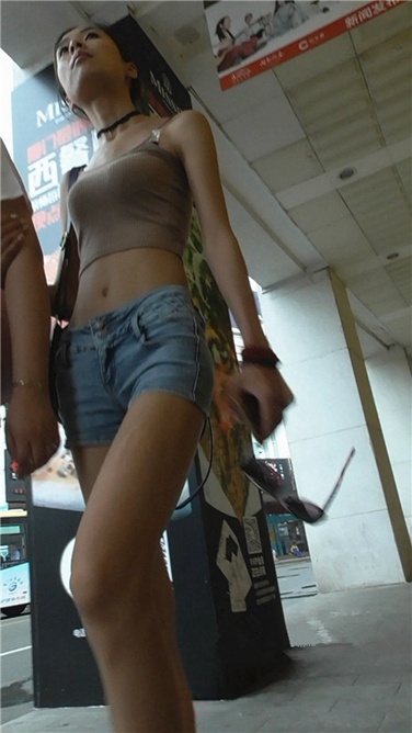 很苗条很风sao[MP4/240MB]