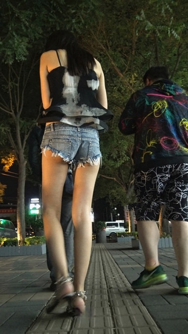 夜色阑珊下的MT热裤女郎[1.6G]