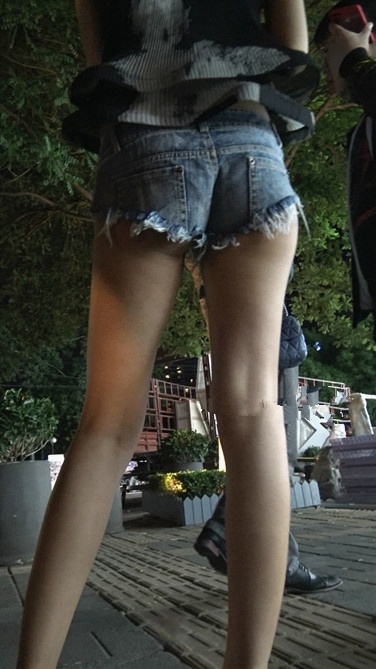 夜色阑珊下的MT热裤女郎[1.6G]