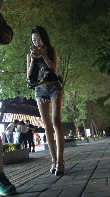 夜色阑珊下的MT热裤女郎[1.6G]