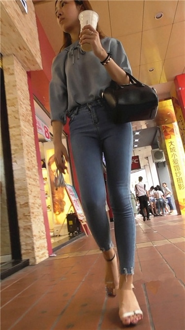 极品长腿紧牛 [MP4/660MB]