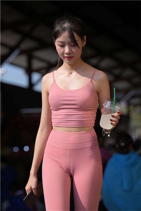 苏梅岛旅拍 粉色瑜伽裤美眉 【套图+视频】