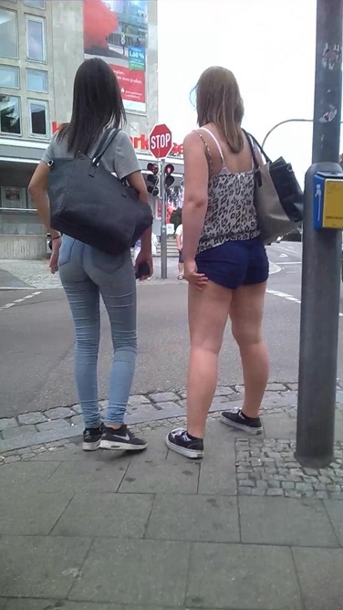 蓝色紧牛美眉，性感紧臀勒沟[452M/MP4]