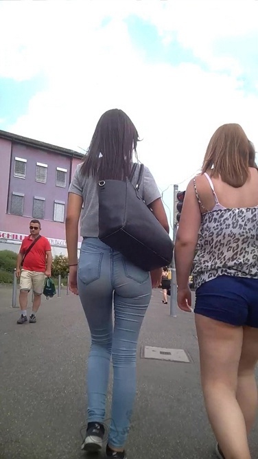 蓝色紧牛美眉，性感紧臀勒沟[452M/MP4]