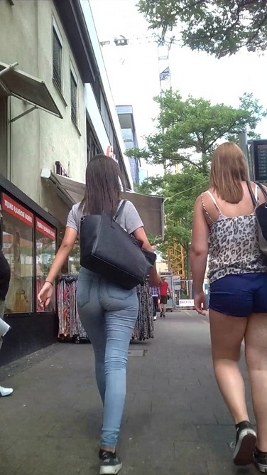 蓝色紧牛美眉，性感紧臀勒沟[452M/MP4]