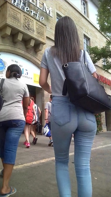 蓝色紧牛美眉，性感紧臀勒沟[452M/MP4]