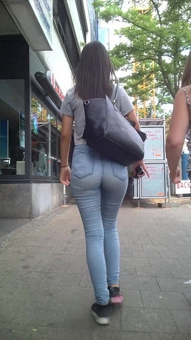 蓝色紧牛美眉，性感紧臀勒沟[452M/MP4]