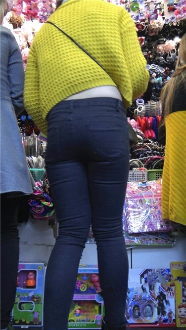 4K超清！丰腴紧牛肥屯长辫美女[MP4/1.5GB]