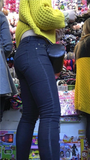 4K超清！丰腴紧牛肥屯长辫美女[MP4/1.5GB]