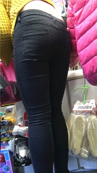 4K超清！丰腴紧牛肥屯长辫美女[MP4/1.5GB]