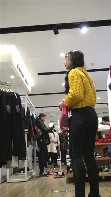 4K超清！丰腴紧牛肥屯长辫美女[MP4/1.5GB]