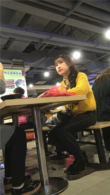 4K超清！丰腴紧牛肥屯长辫美女[MP4/1.5GB]