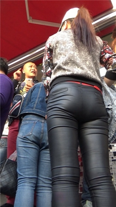 紧身黑皮裤[MP4/3GB]