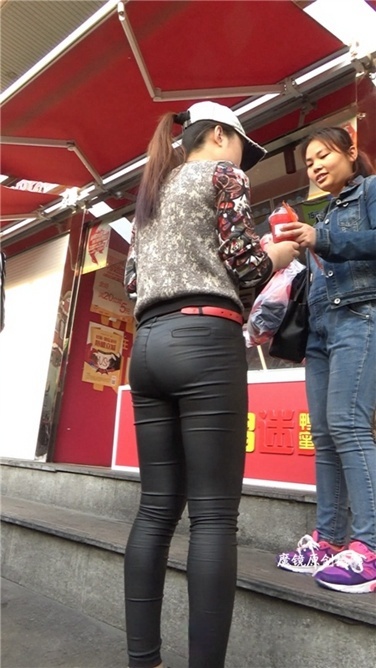 紧身黑皮裤[MP4/3GB]