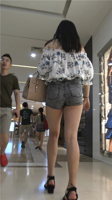 4K超清！超极品灰色热裤大美女第一季[MP4/3GB]